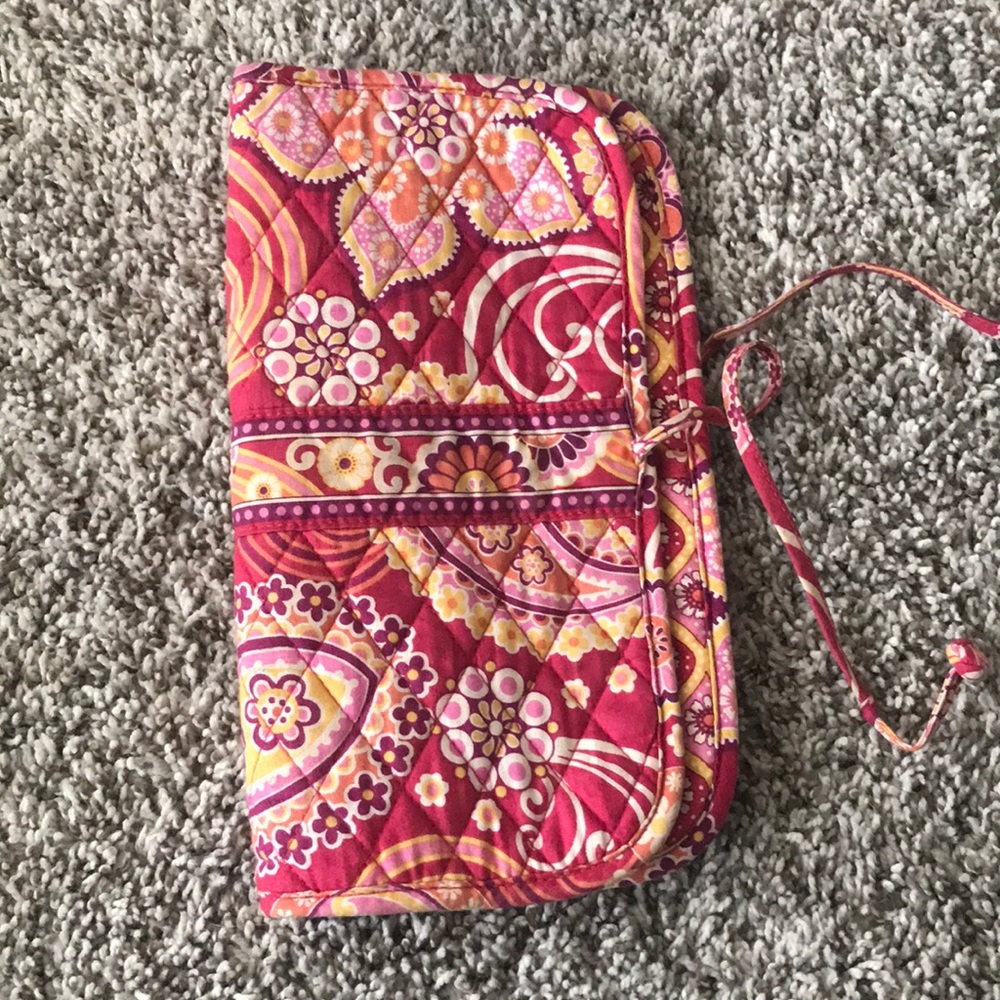 Make up accessory to store make up brushes